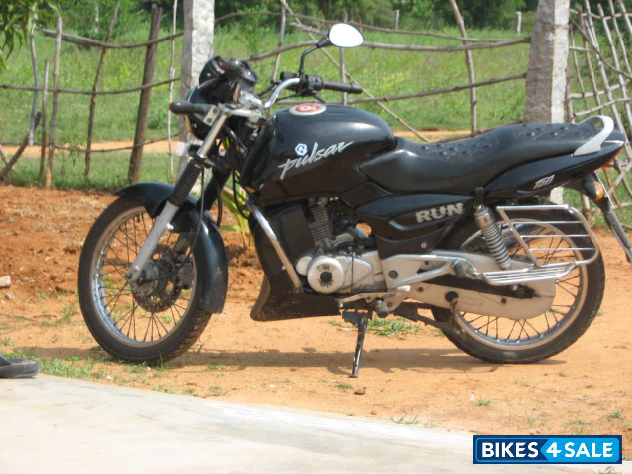 Black Bajaj Pulsar 150 Round Headlight Picture 1. Bike ID 46127. Bike