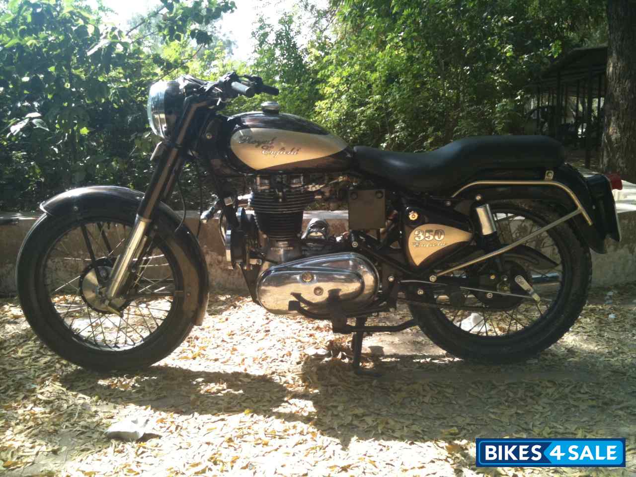 Chocolate. Royal Enfield Bullet Standard 350