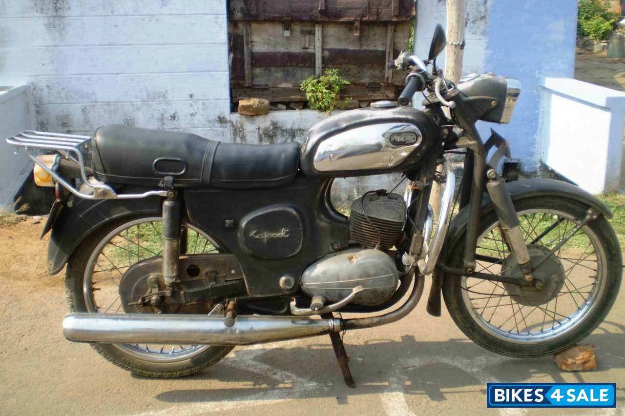 Black Yamaha Rajdoot