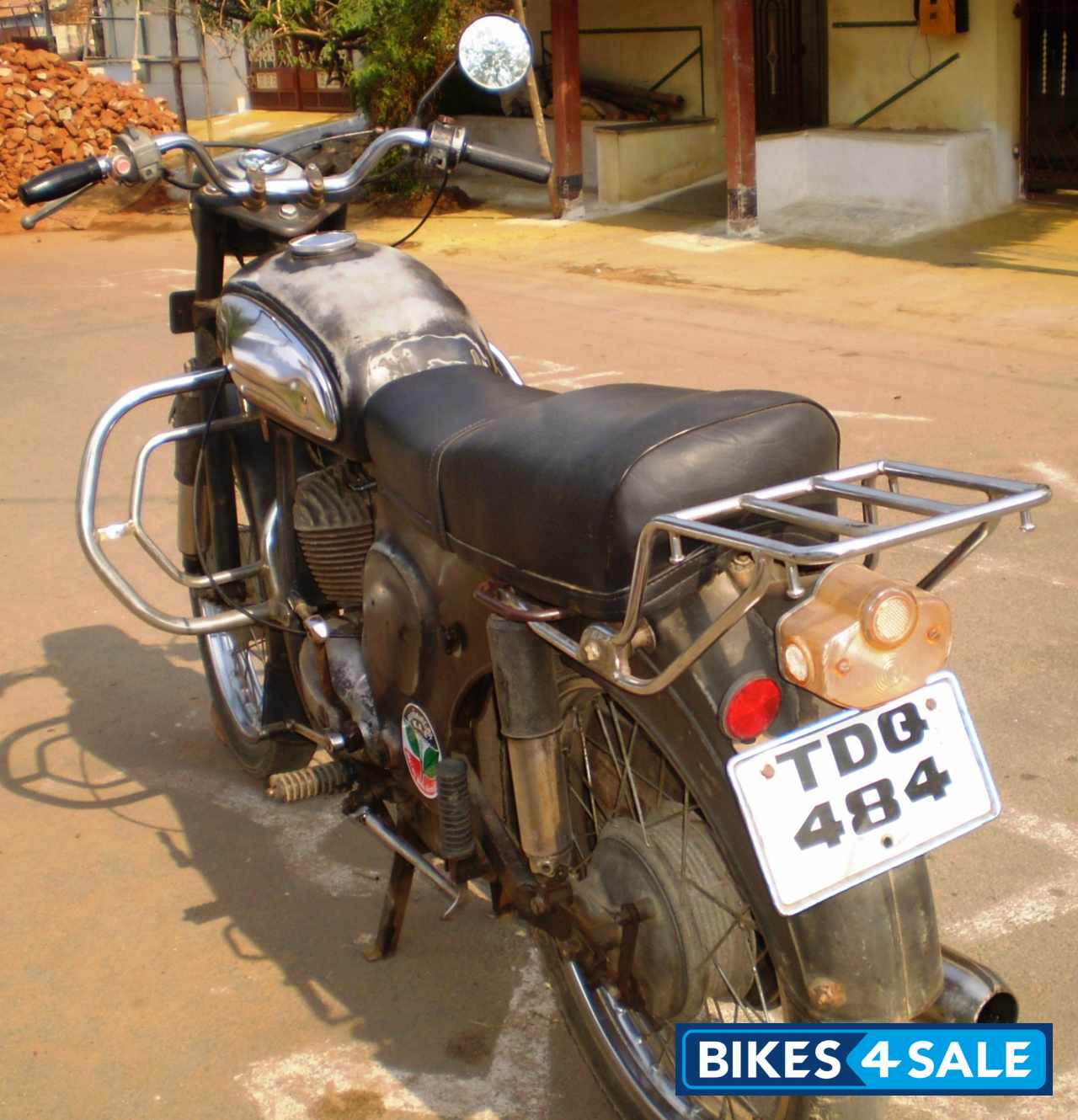 Black Yamaha Rajdoot