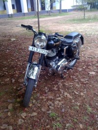 Black Royal Enfield Bullet Standard 350