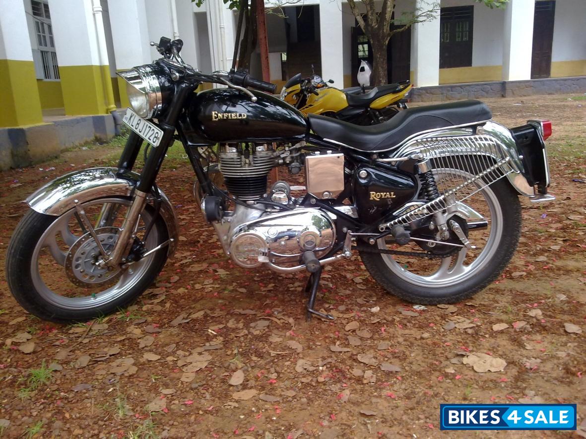 Black Royal Enfield Bullet Standard 350