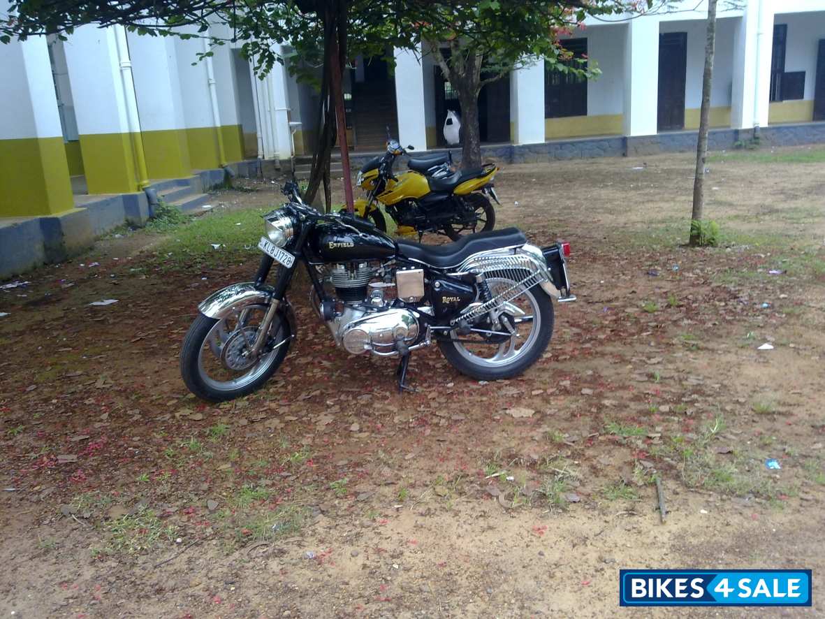 Black Royal Enfield Bullet Standard 350