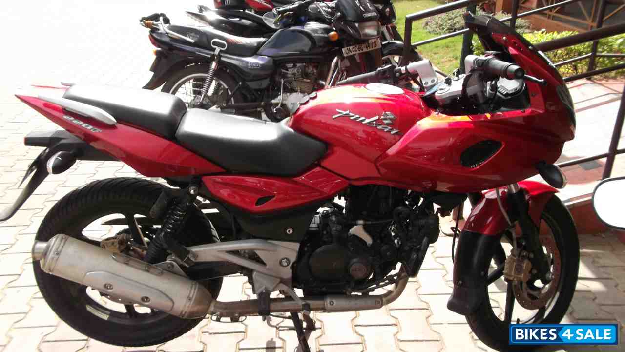Red Bajaj Pulsar 220 DTSi