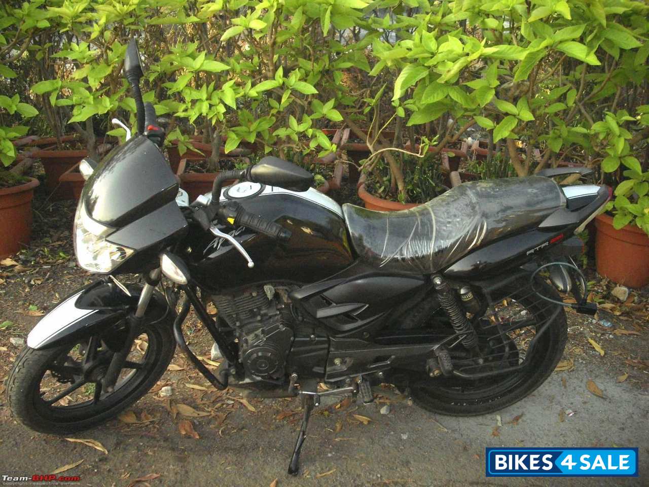 Black TVS Apache RTR 160