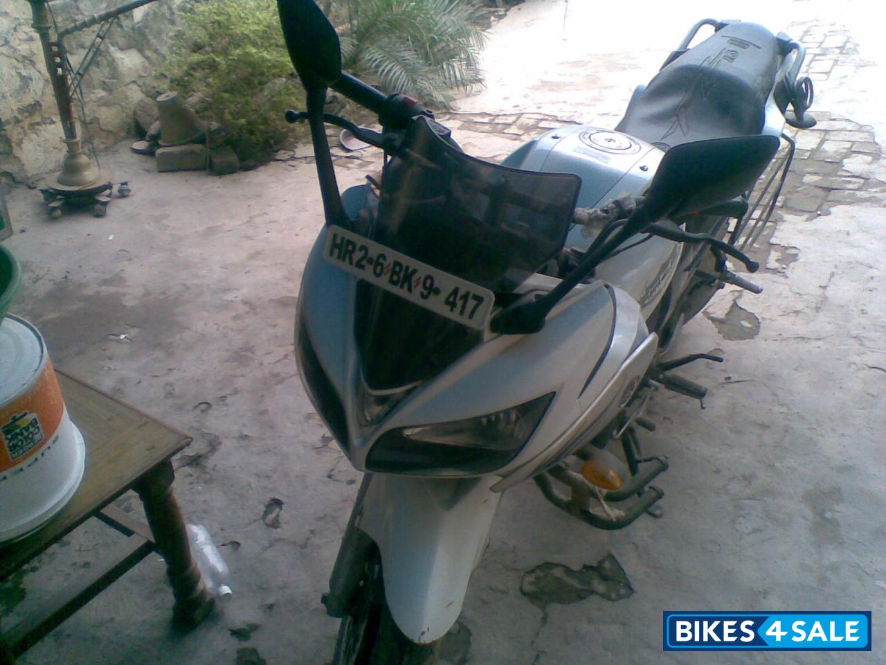 White Yamaha Fazer