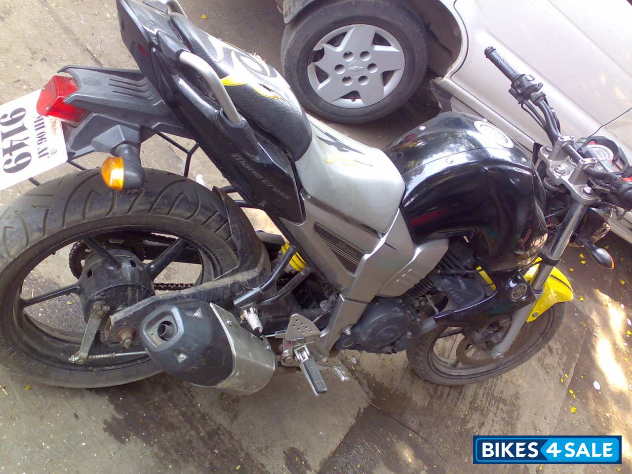 Black & Yellow Yamaha FZ-S