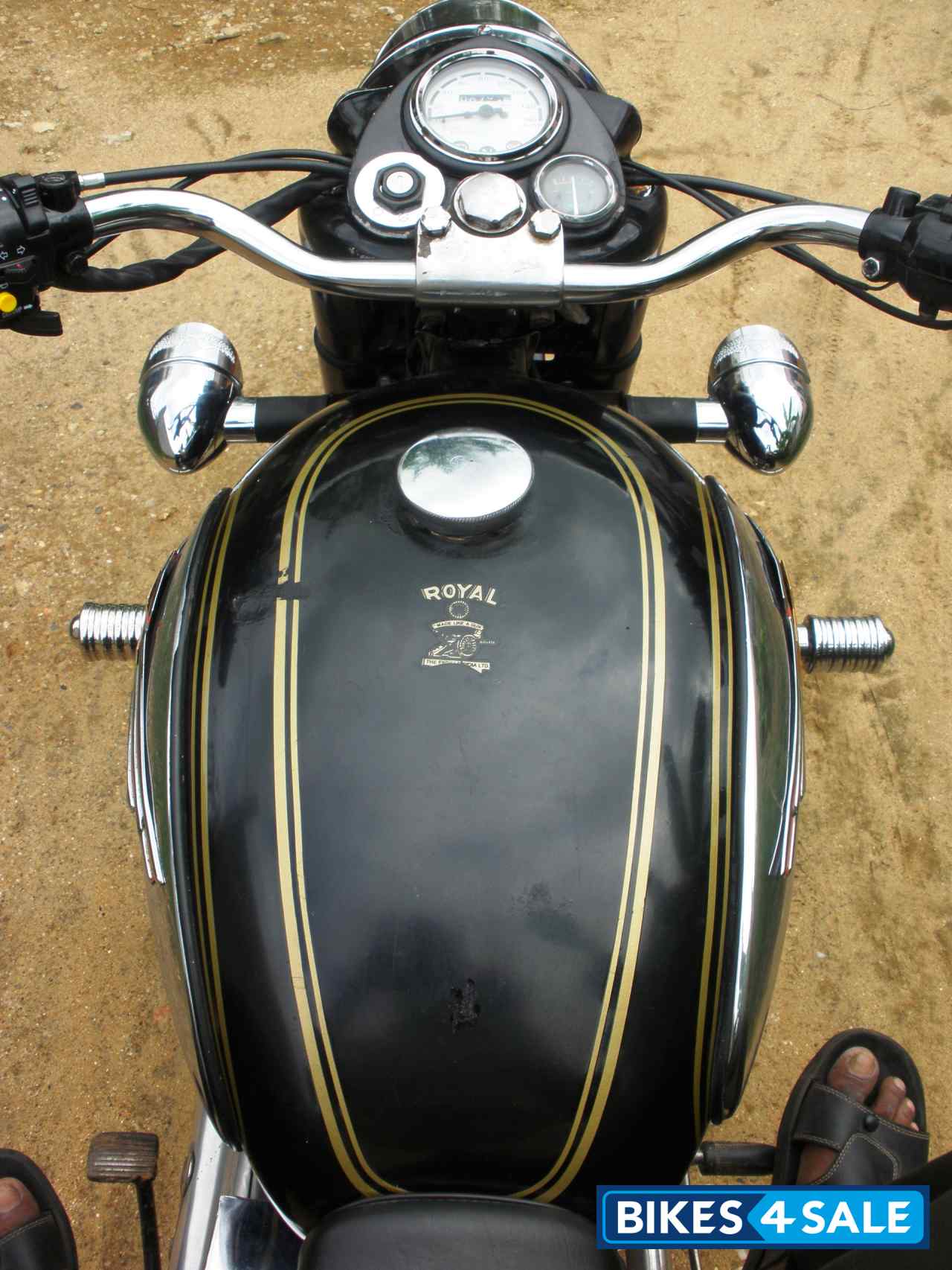 Black Royal Enfield Bullet Standard 350