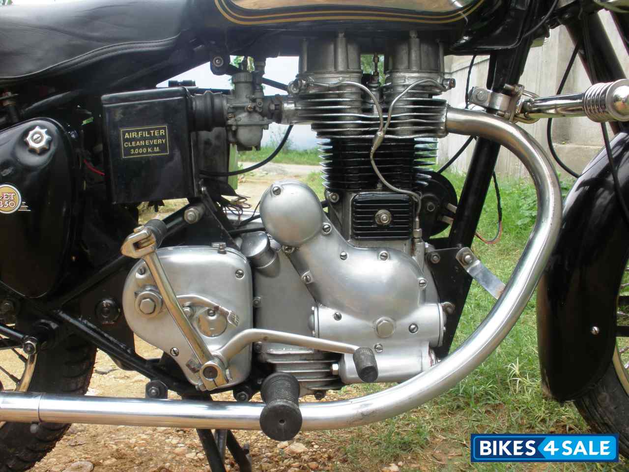 Black Royal Enfield Bullet Standard 350