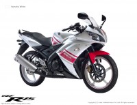 White Yamaha YZF R15