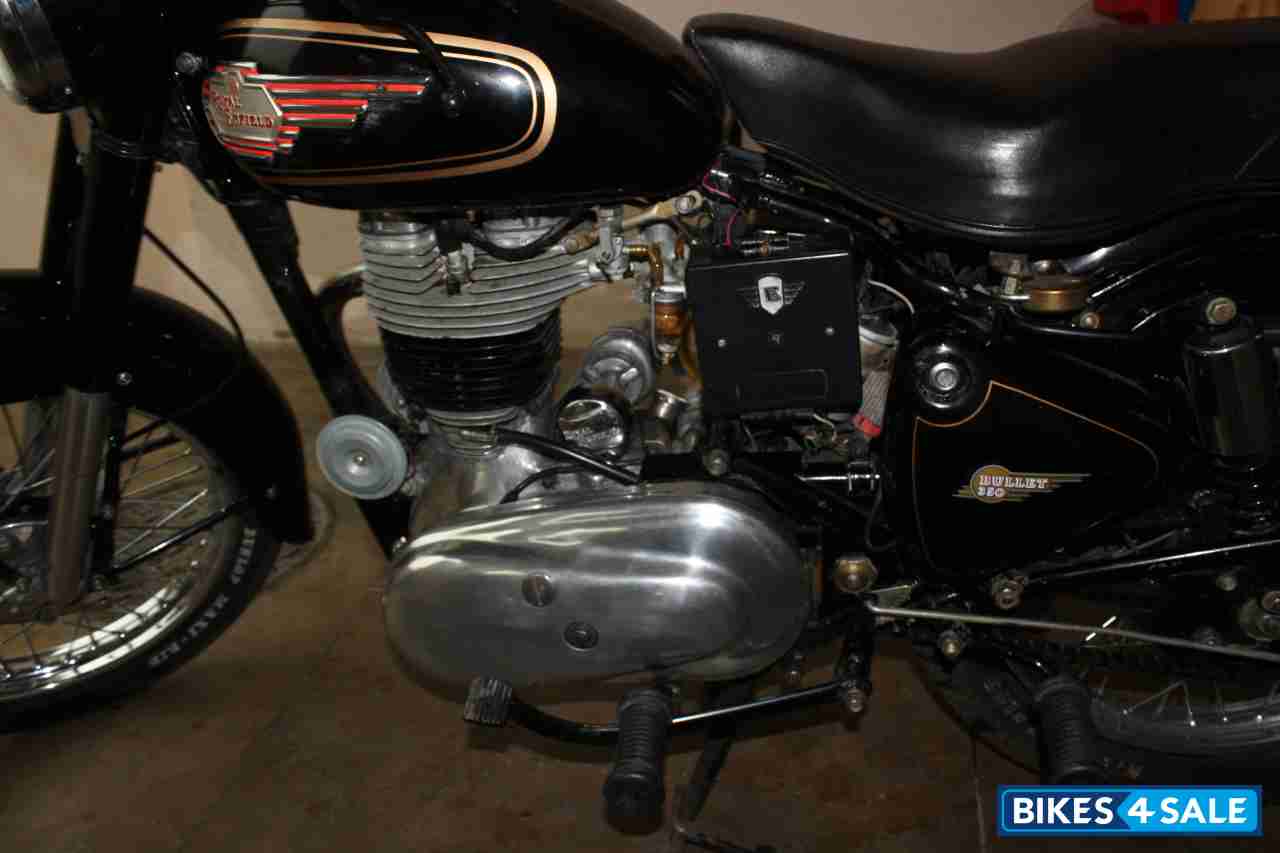 Black Royal Enfield Vintage Bullet
