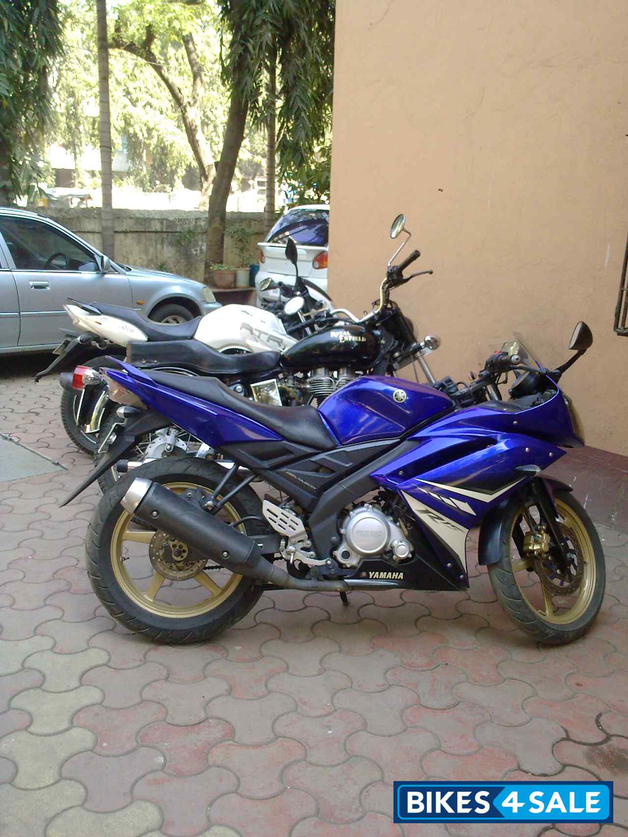 Blue Yamaha YZF R15 Blue Yamaha YZF R15