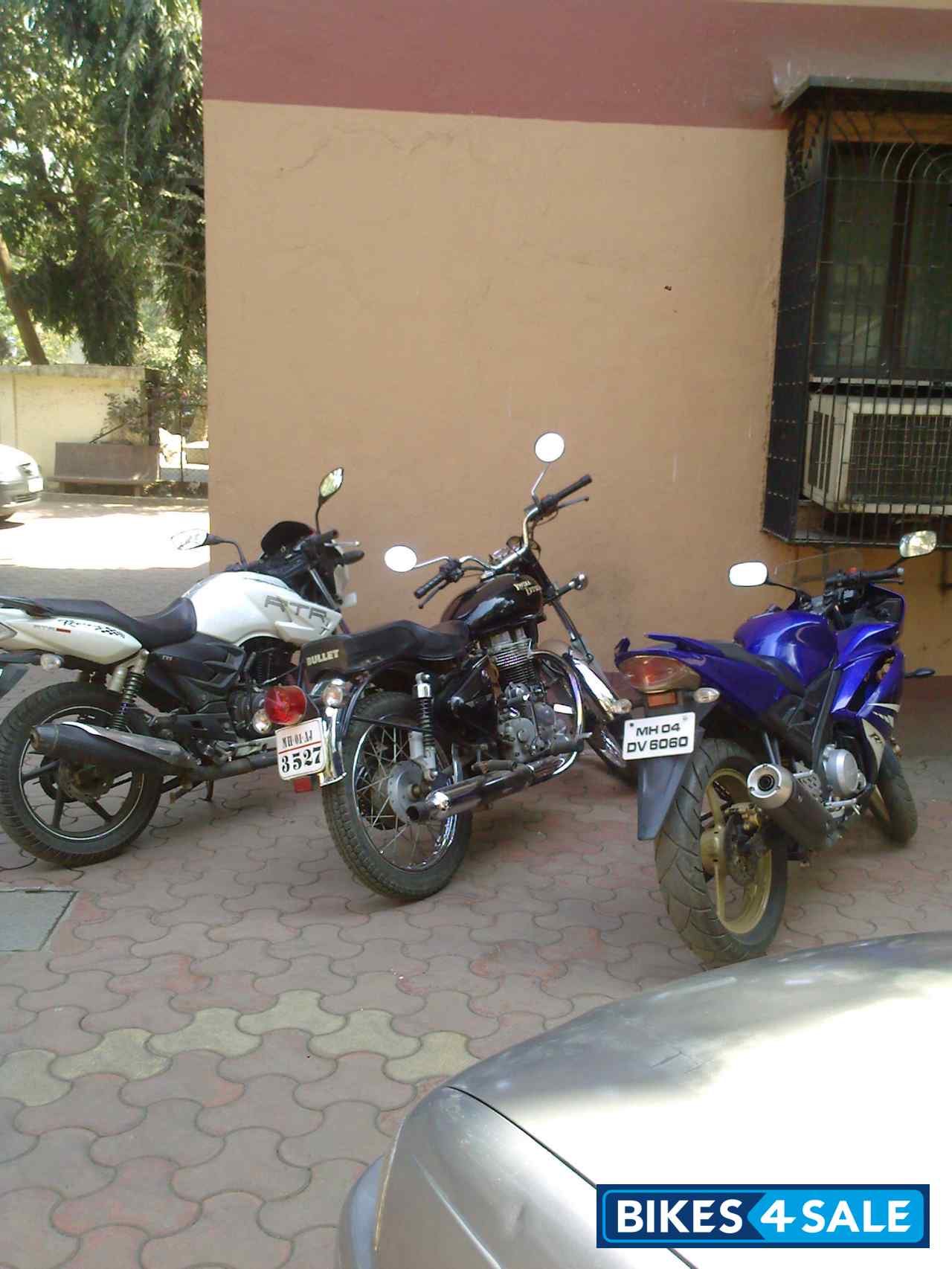 Blue Yamaha YZF R15 Blue Yamaha YZF R15