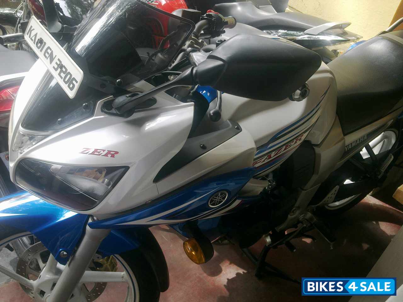 White & Blue Yamaha Fazer