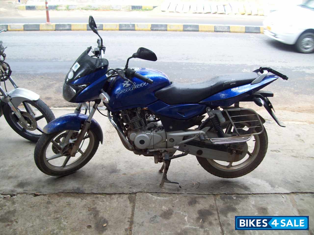 bajaj pulsar 150 ebony black