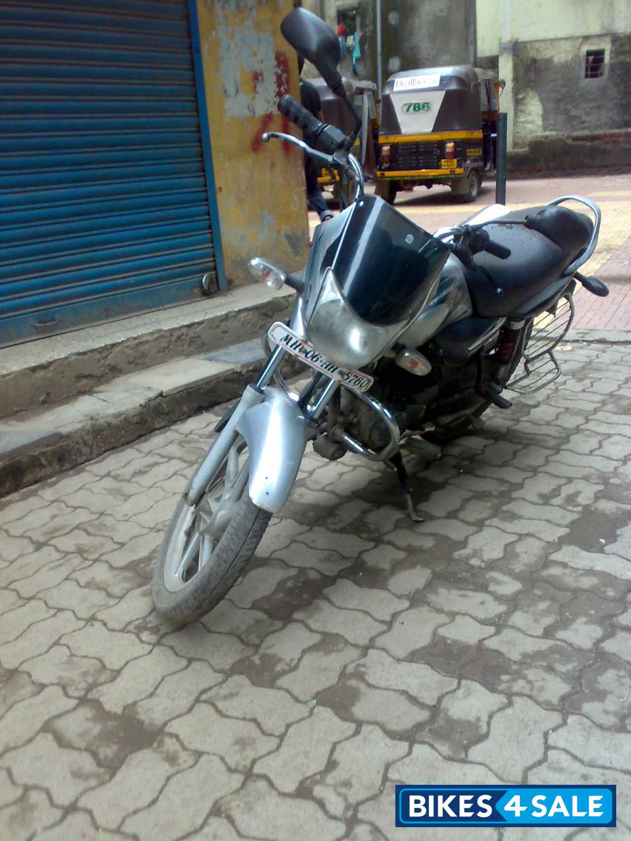 Silver Bajaj Platina 100 Silver Bajaj Platina 100