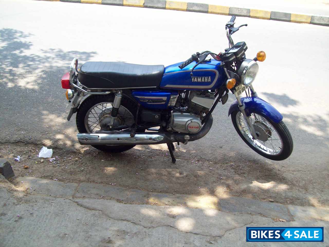 Blue Yamaha RX 135 Blue Yamaha RX 135