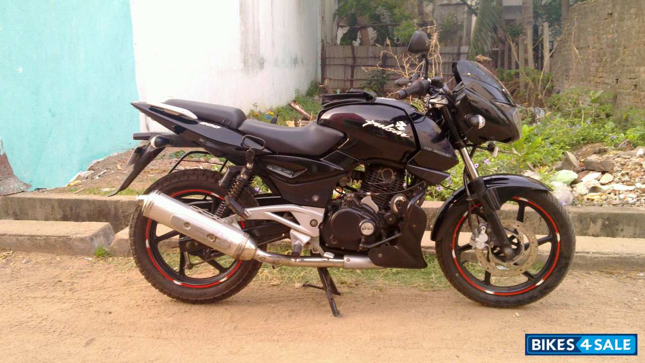 Black Bajaj Pulsar 200 DTSi