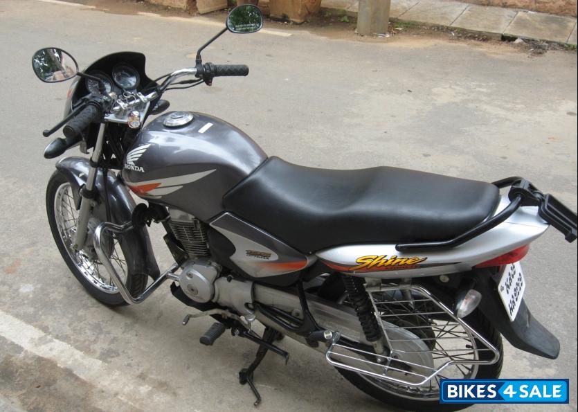 honda shine gray colour bike