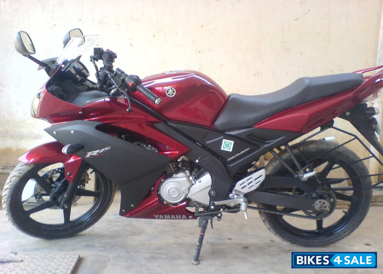Red Yamaha YZF R15