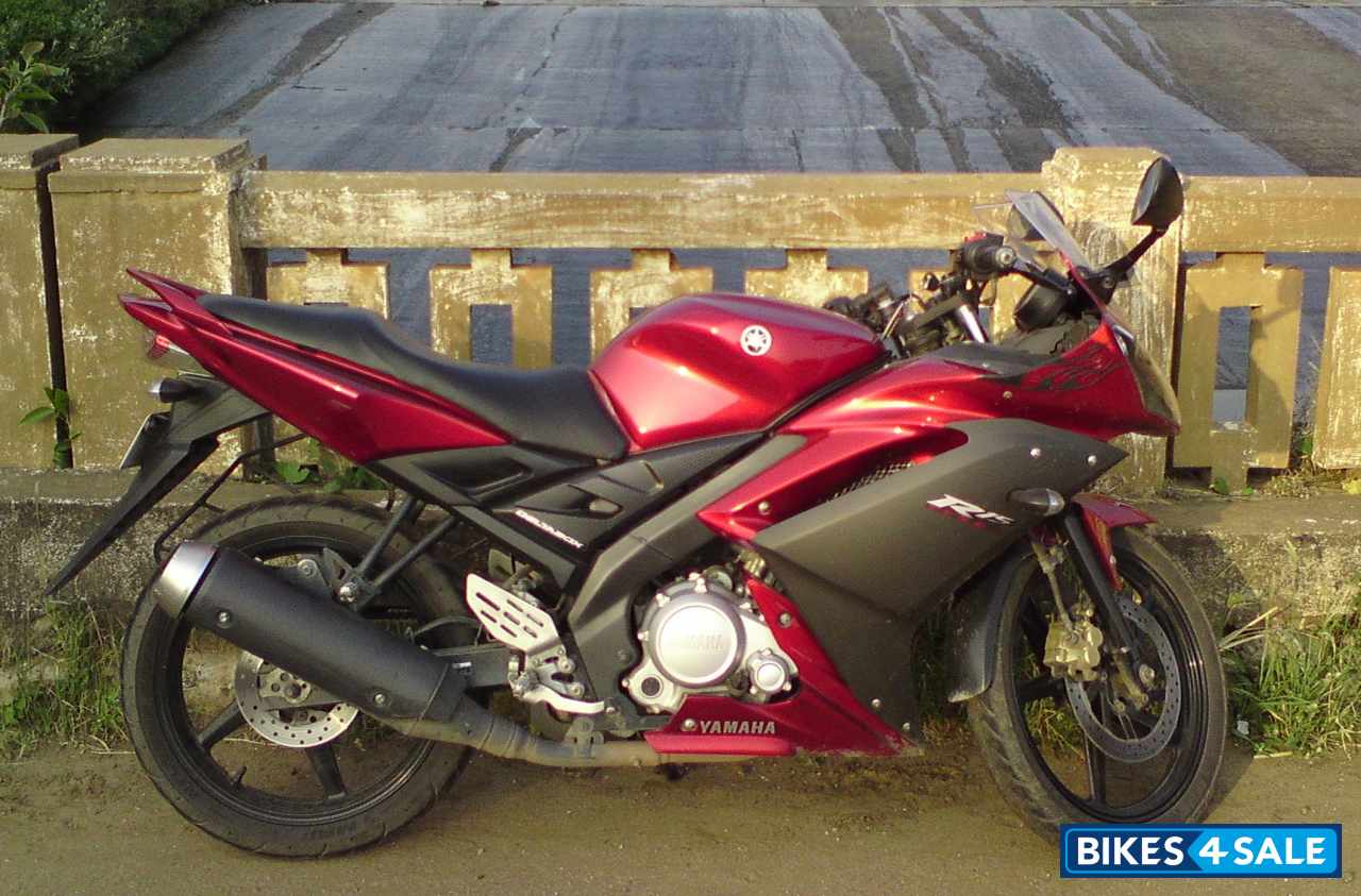 Red Yamaha YZF R15