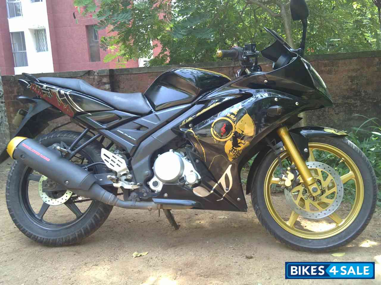 Black And Gold Yamaha YZF R15