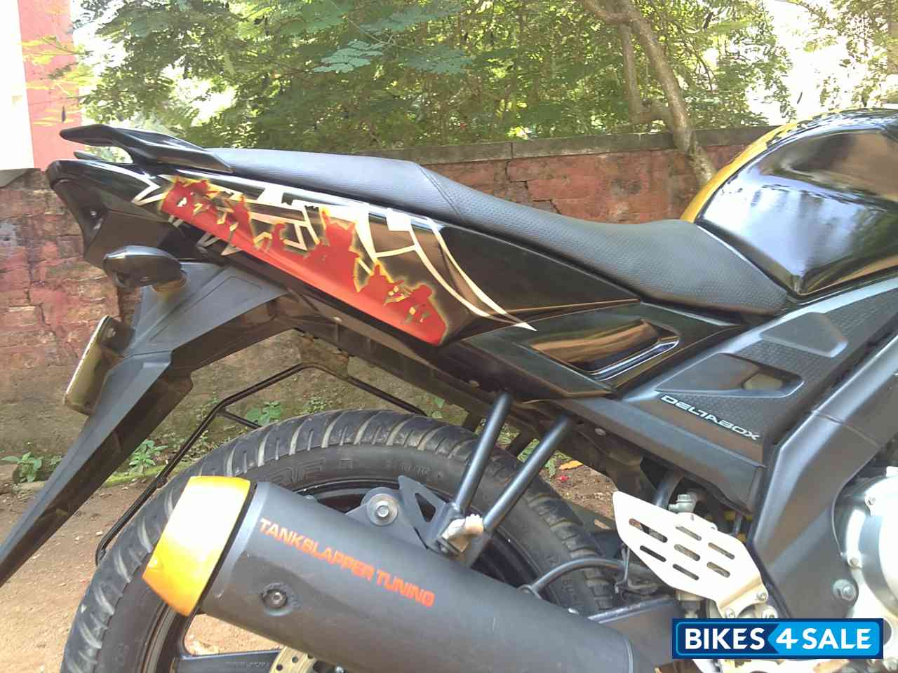 Black And Gold Yamaha YZF R15