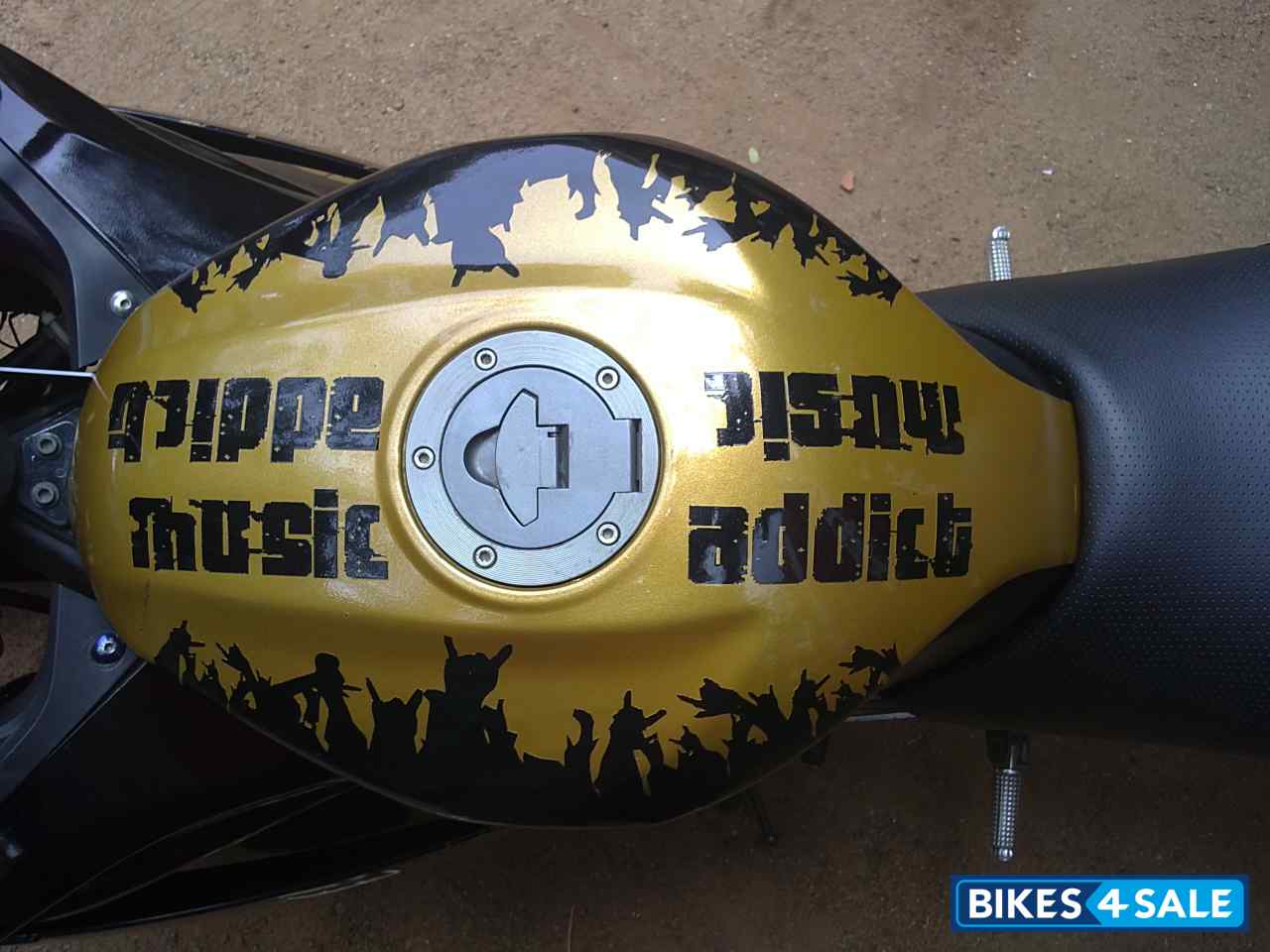 Black And Gold Yamaha YZF R15