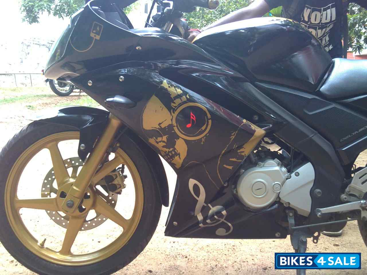Black And Gold Yamaha YZF R15