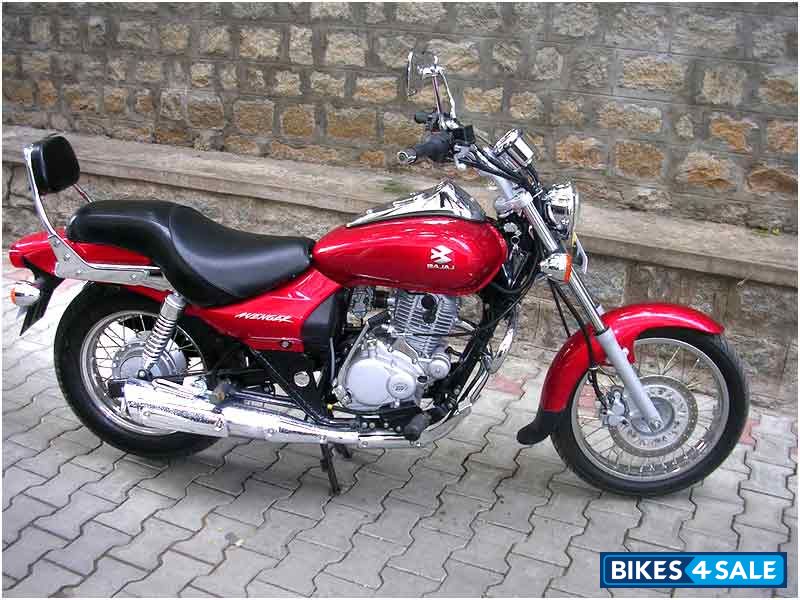 Black Bajaj Avenger 200 DTS-i