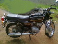 Black Yamaha RX 135
