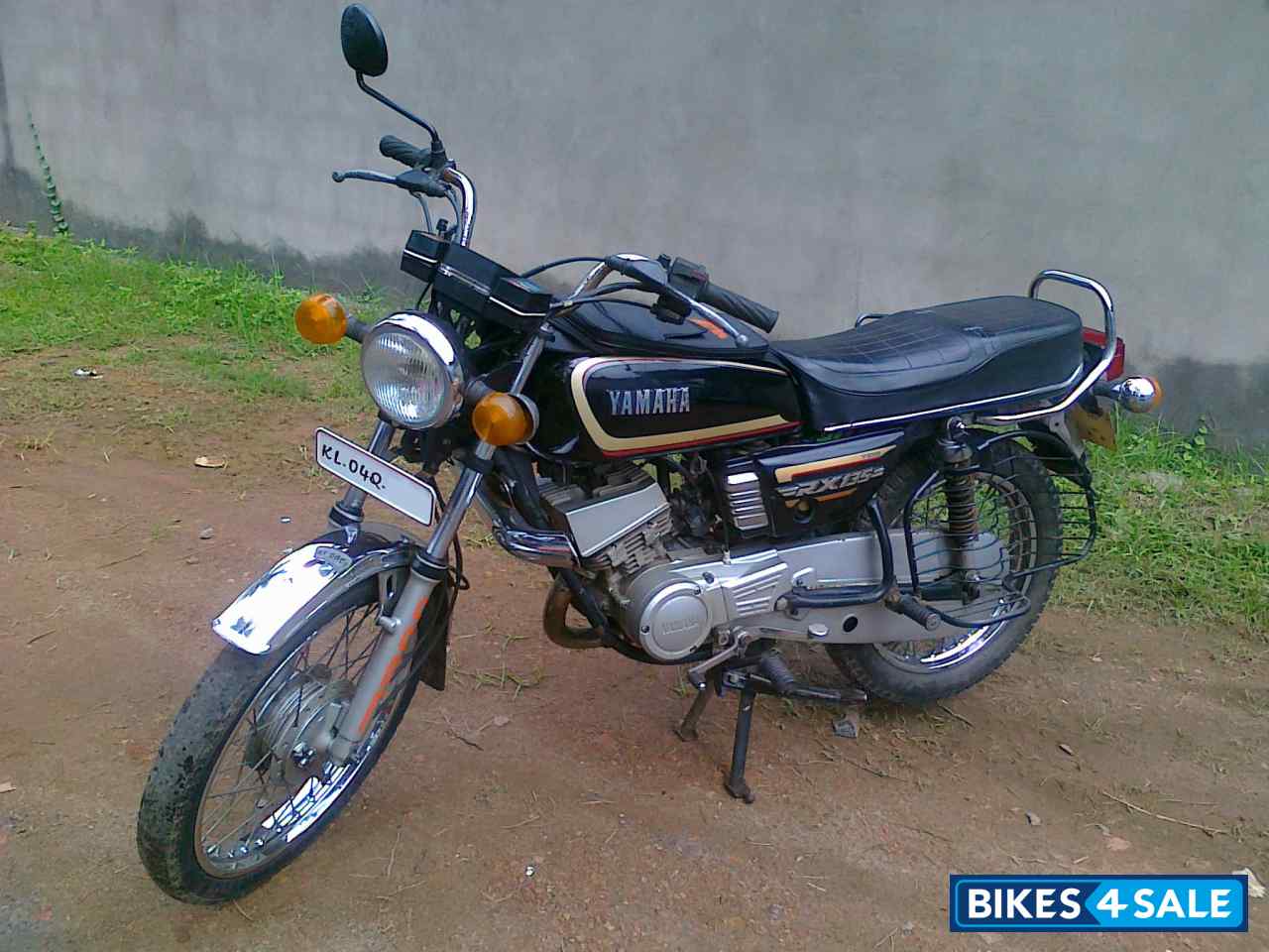 Black Yamaha RX 135