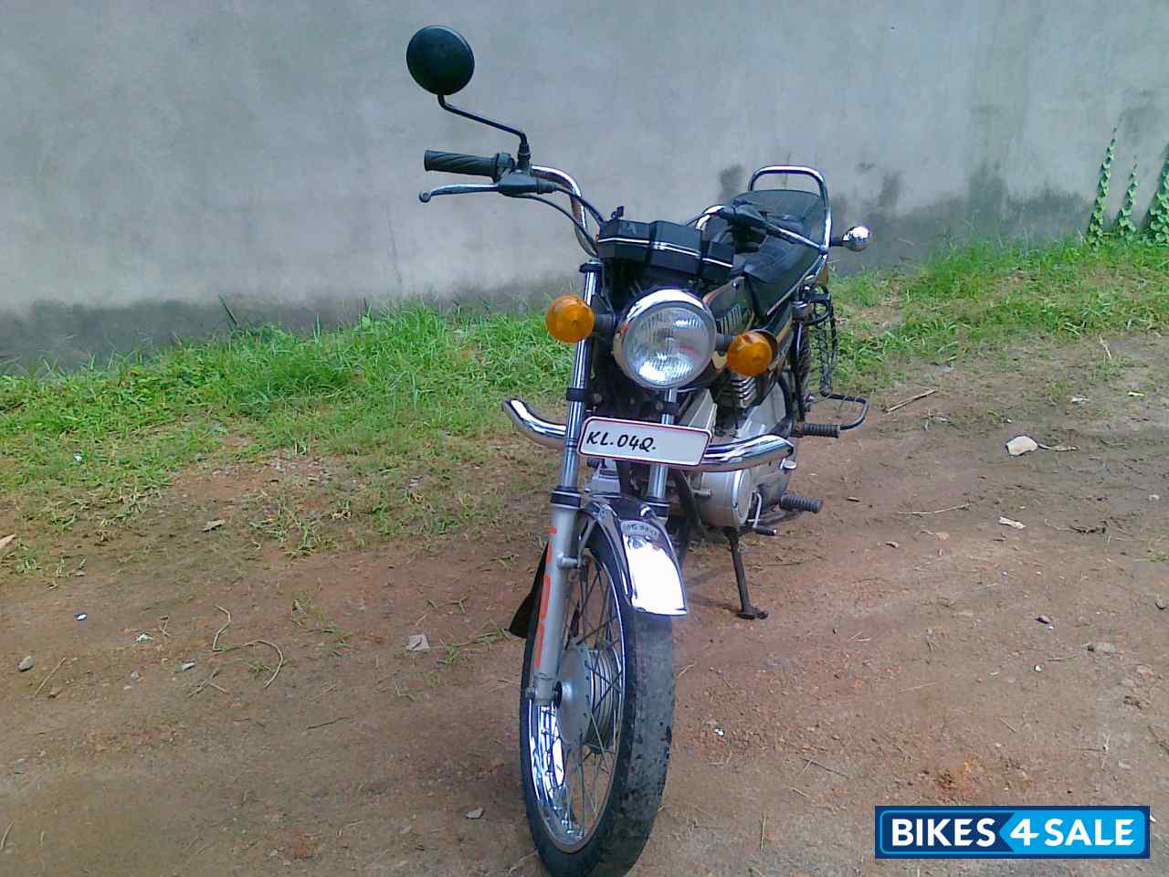 Black Yamaha RX 135 Black Yamaha RX 135