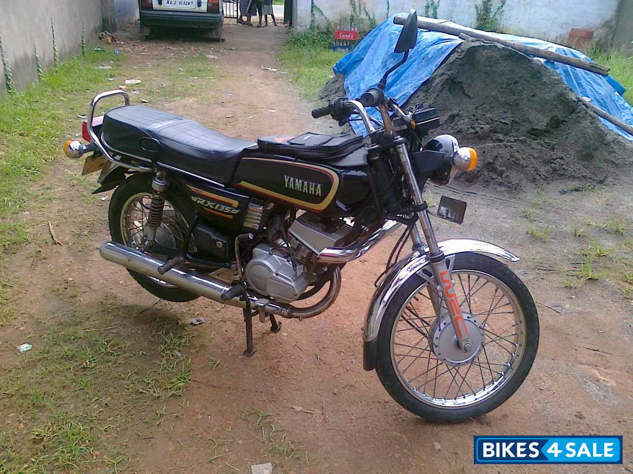 Black Yamaha RX 135 Black Yamaha RX 135