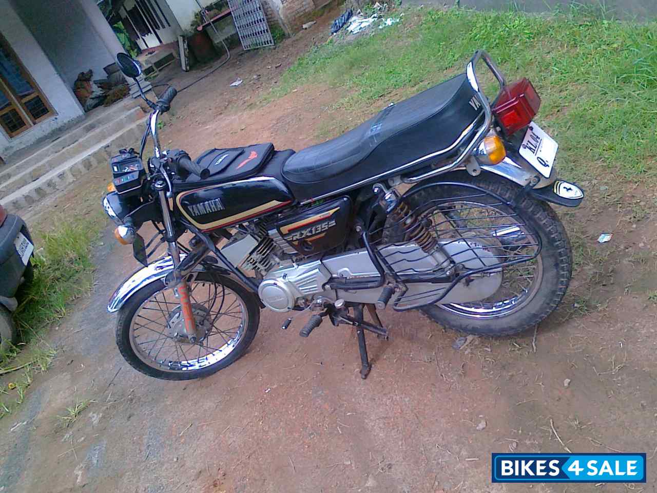 Black Yamaha RX 135 Black Yamaha RX 135