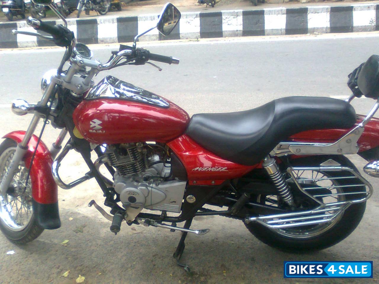 Red Bajaj Avenger 180 DTS-i