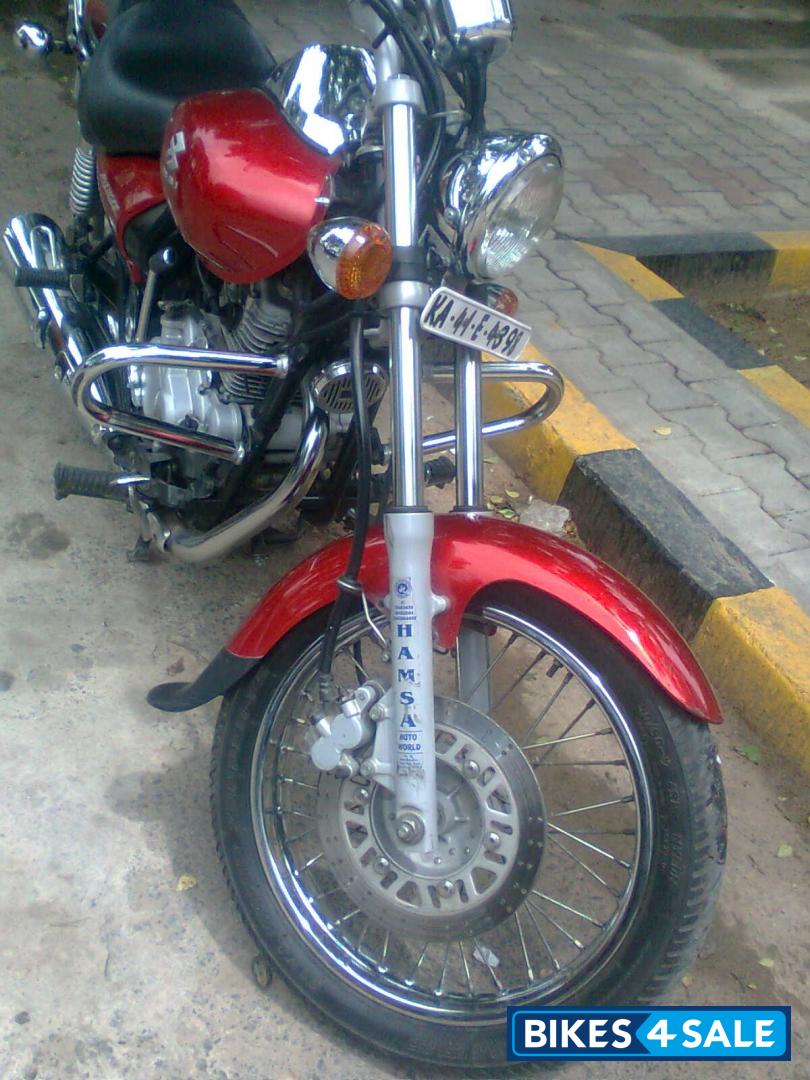 Red Bajaj Avenger 180 DTS-i