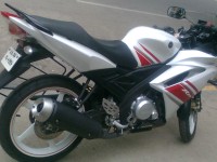 White/red Yamaha YZF R15