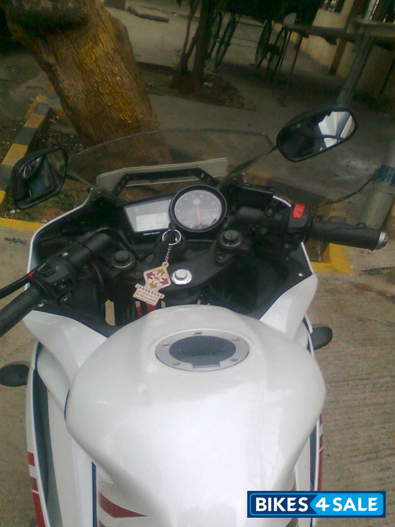 White/red Yamaha YZF R15