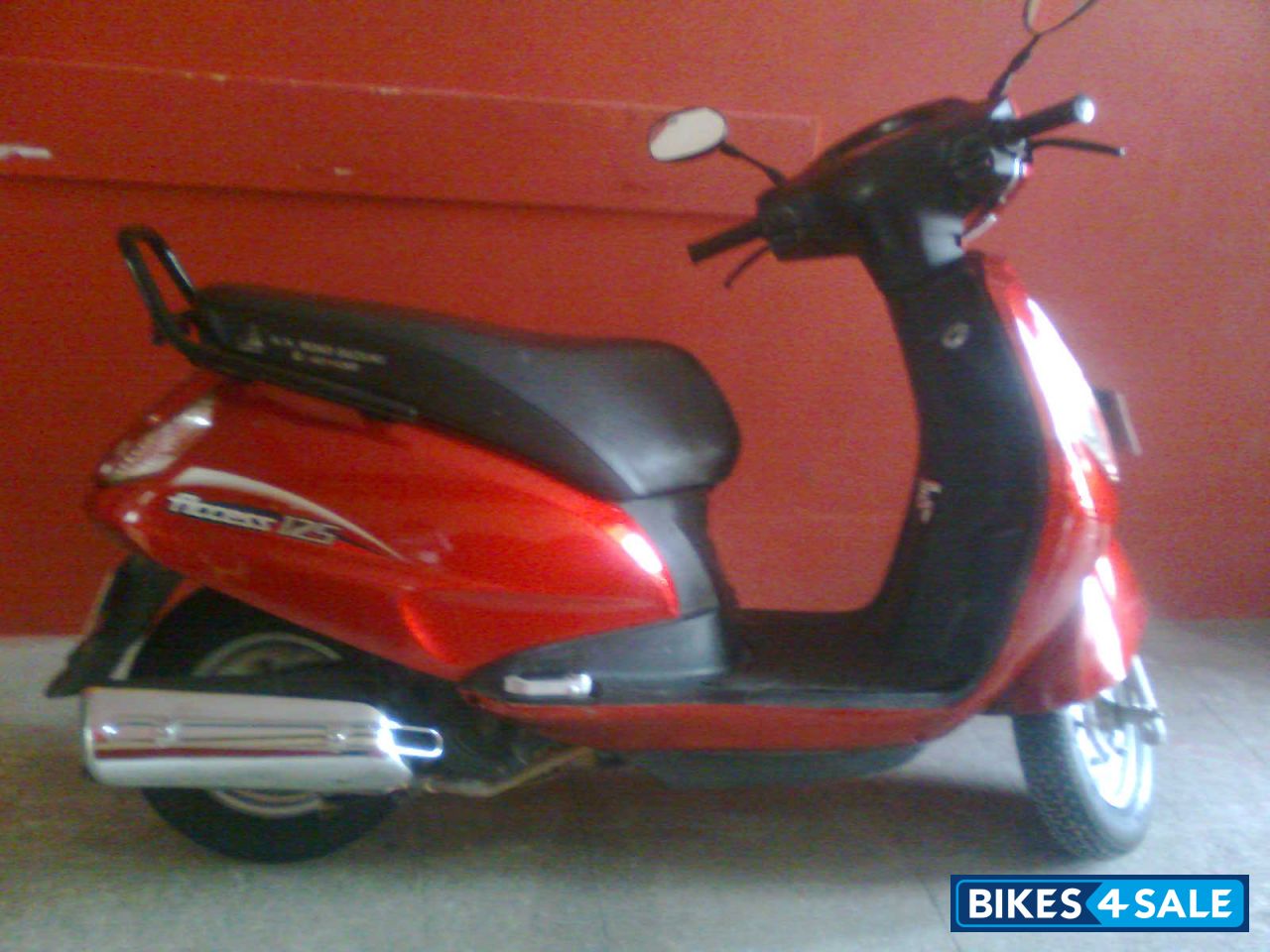 Red Suzuki Access 125