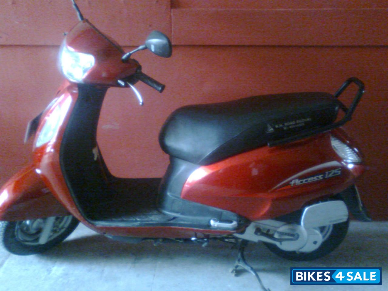 Red Suzuki Access 125