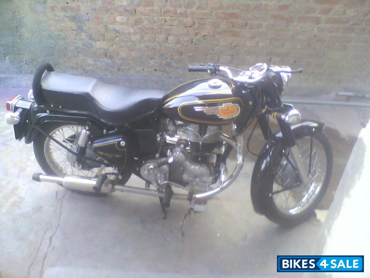 Black Royal Enfield Bullet Standard 350
