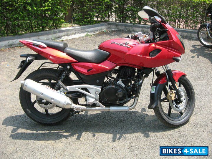Red Bajaj Pulsar 220 DTSi