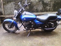 Blue Bajaj Avenger 180 DTS-i