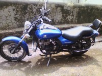 Blue Bajaj Avenger 180 DTS-i