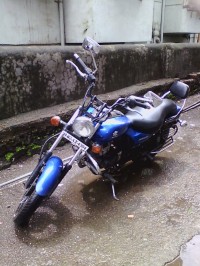 Blue Bajaj Avenger 180 DTS-i