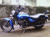Blue Bajaj Avenger 180 DTS-i
