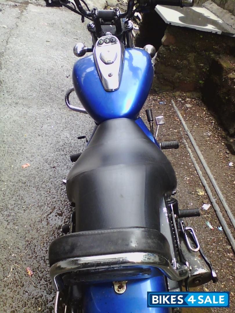 Blue Bajaj Avenger 180 DTS-i Blue Bajaj Avenger 180 DTS-i