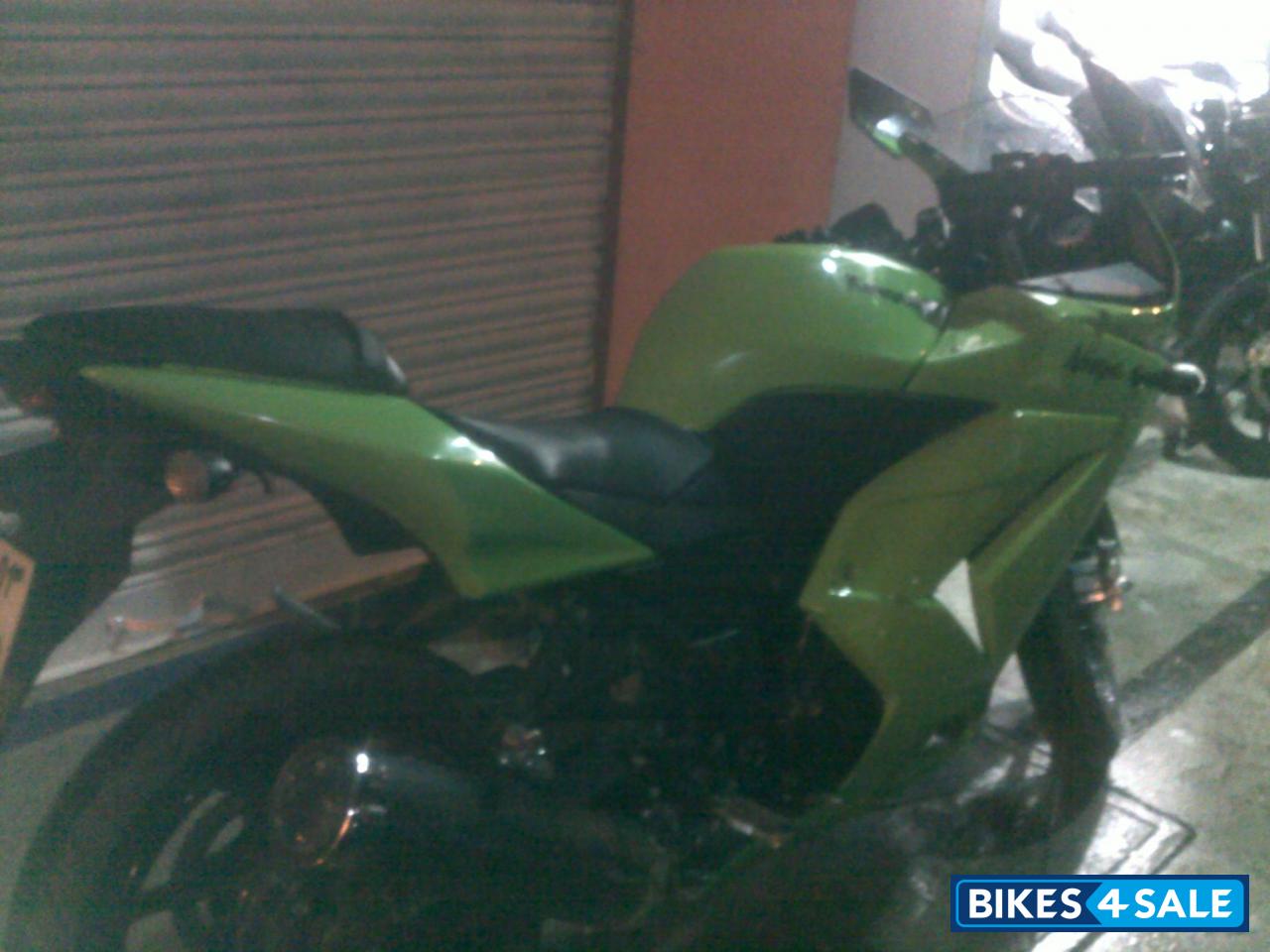Green Kawasaki Ninja 250R Green Kawasaki Ninja 250R
