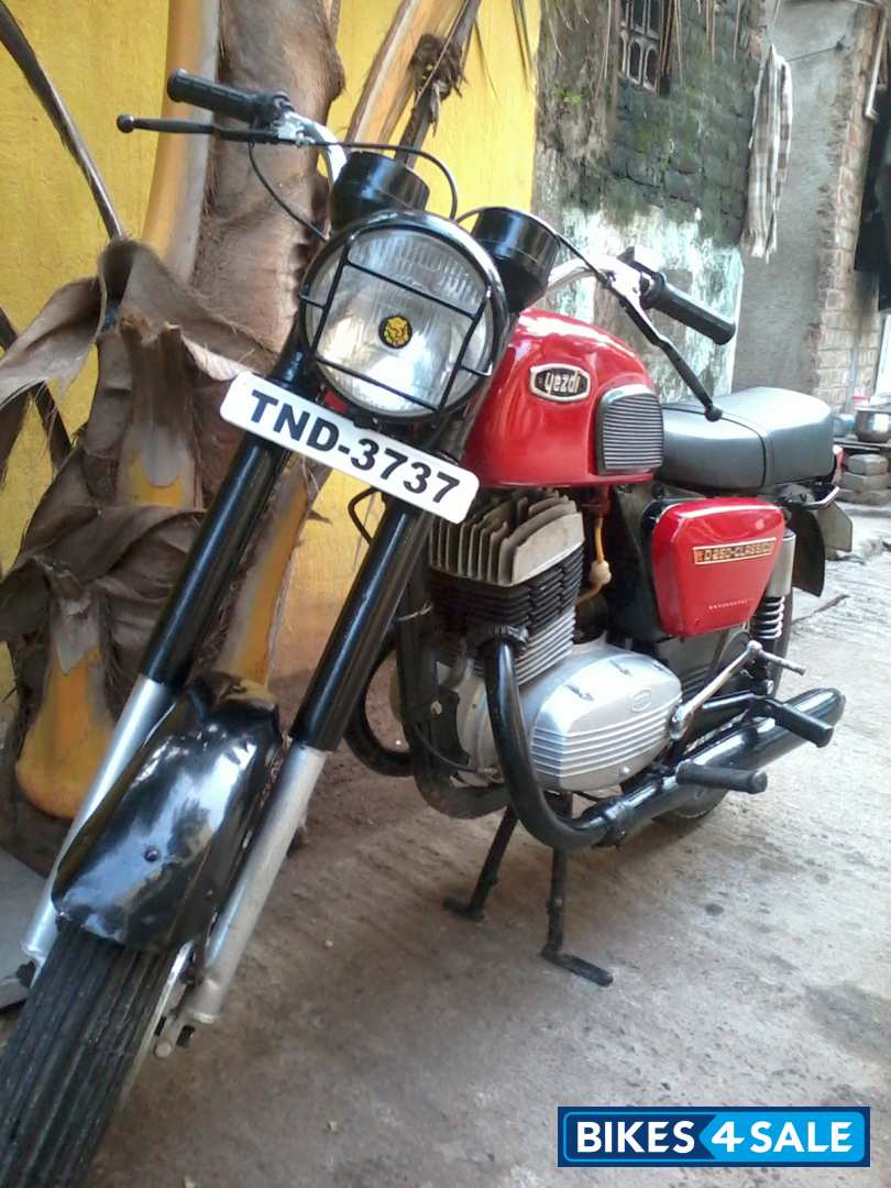 Red With Black Ideal Jawa Yezdi Classic